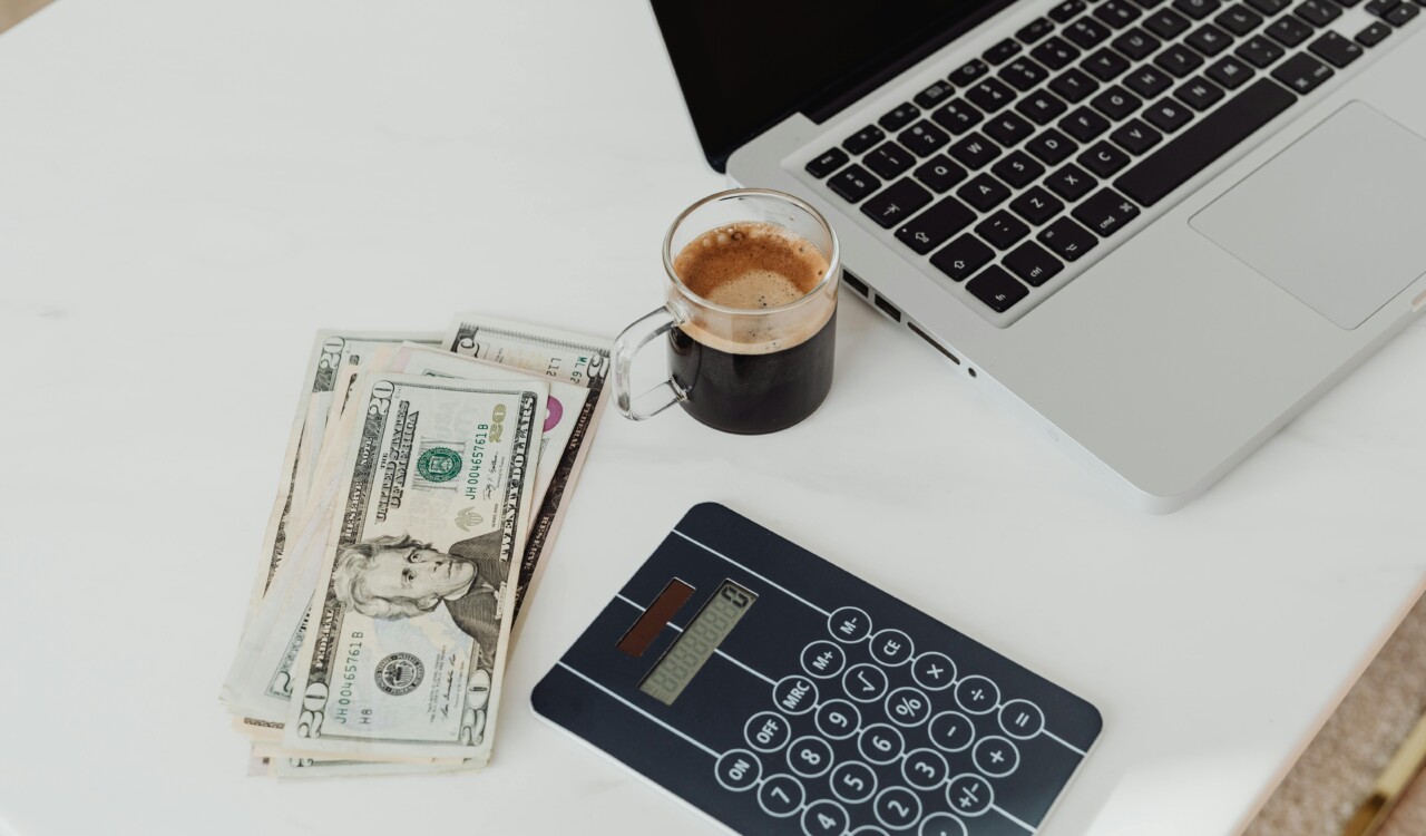Smooth Money Conversion: American Dollars to Thai Baht - Verified by FangWallet