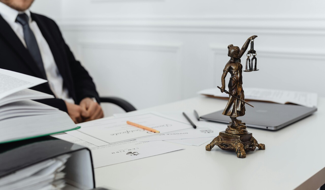 How Much Does a Notary Charge? Understanding US Notary Fees - Verified by FangWallet