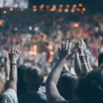why do people follow the crowd