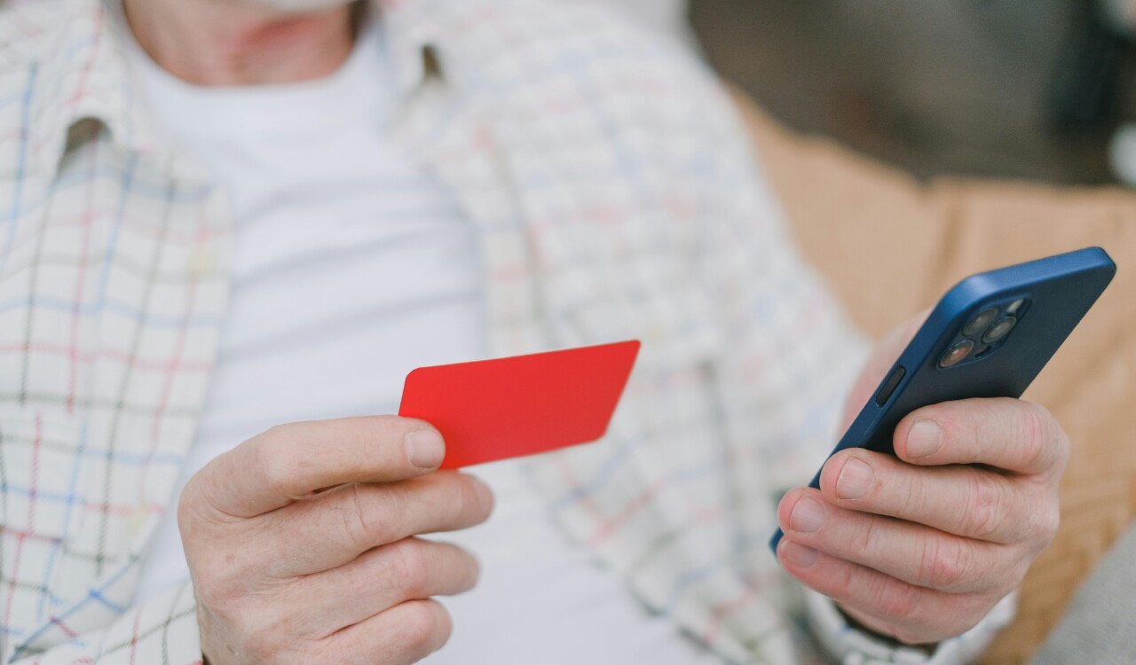 Handling Credit Card Expiration Date While Traveling - Verified by FangWallet