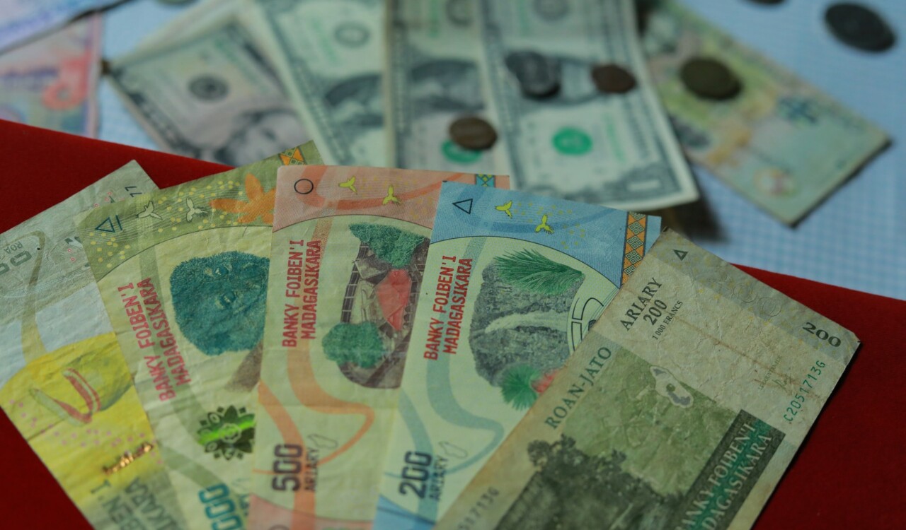 disadvantages of paying off debt