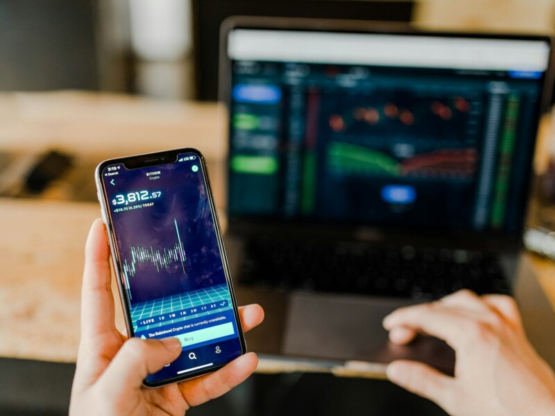 what is the difference between profit and revenue